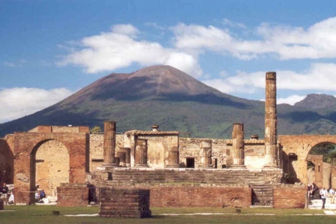 Appartamento L'Approdo del Re Caserta Esterno foto